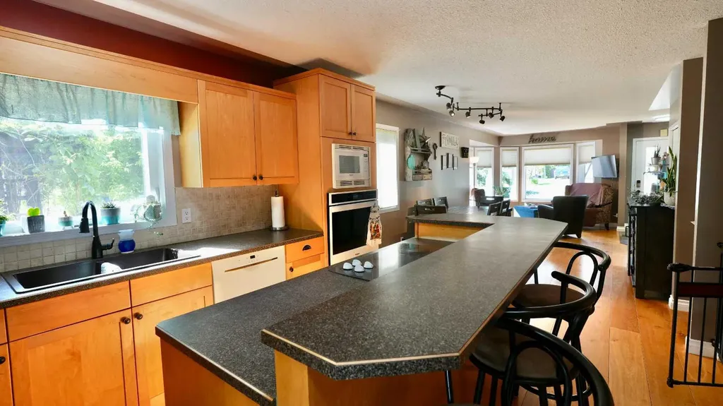 8101 103 Avenue Peace River AB T8S 1M9