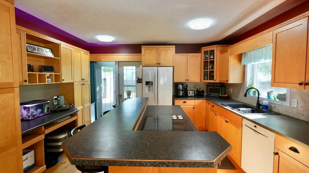 8101 103 Avenue Peace River AB T8S 1M9