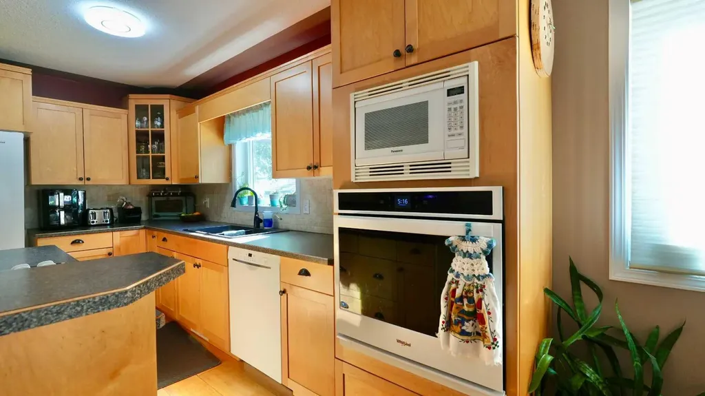 8101 103 Avenue Peace River AB T8S 1M9
