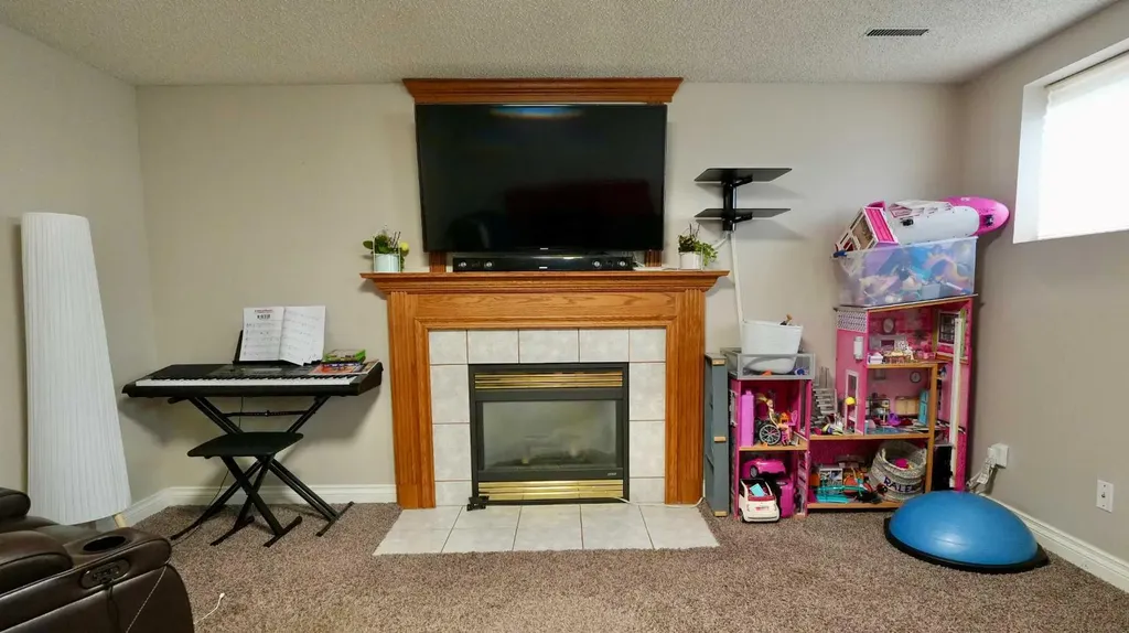 8101 103 Avenue Peace River AB T8S 1M9