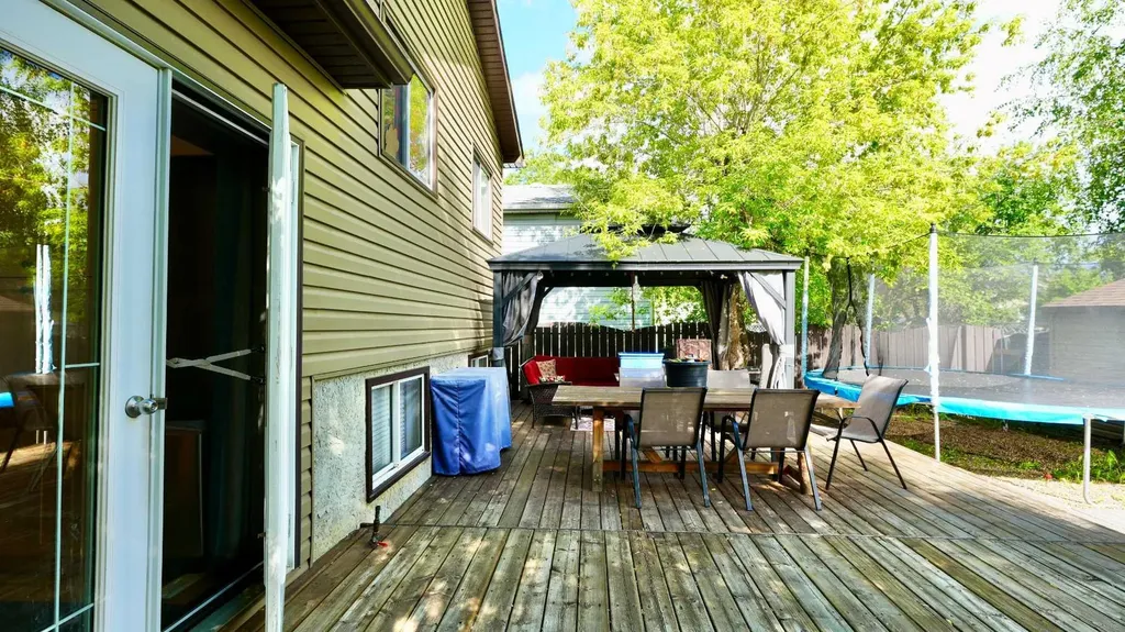 8101 103 Avenue Peace River AB T8S 1M9