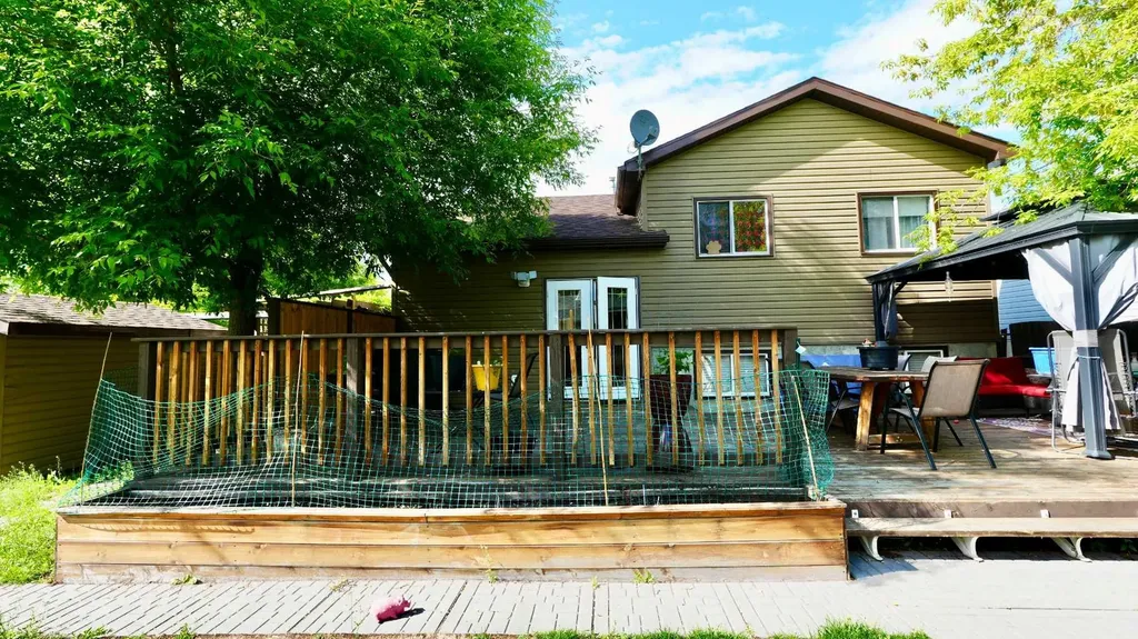 8101 103 Avenue Peace River AB T8S 1M9