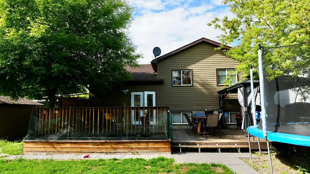 8101 103 Avenue Peace River AB T8S 1M9