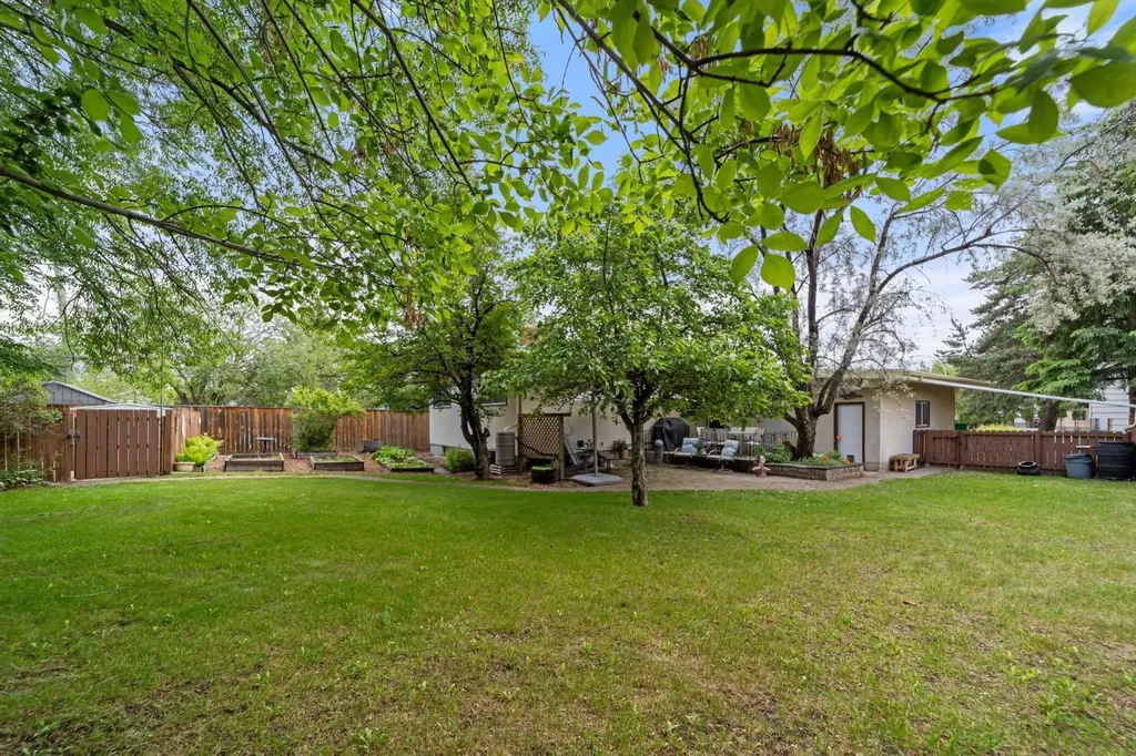 6314 43a Avenue Close Camrose AB T4V3N3