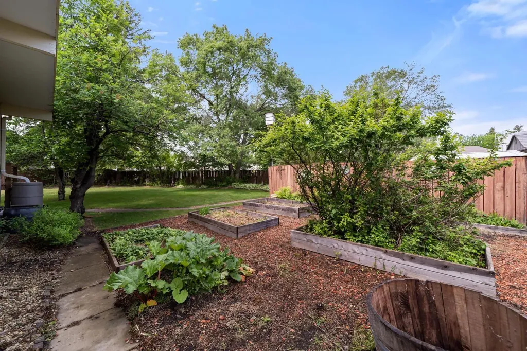 6314 43a Avenue Close Camrose AB T4V3N3