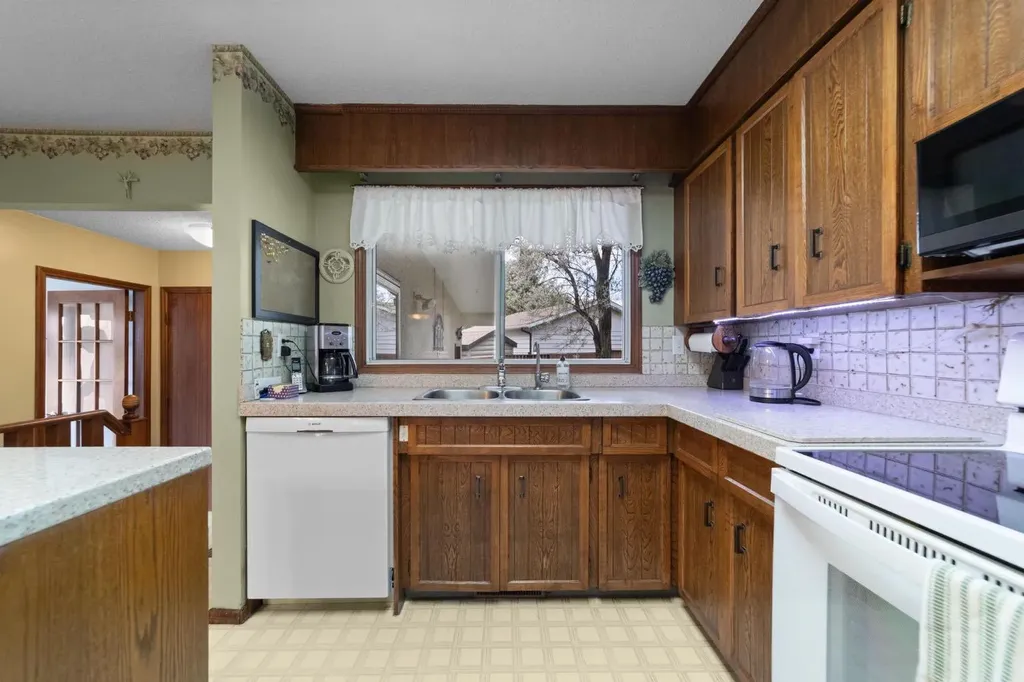 6314 43a Avenue Close Camrose AB T4V3N3