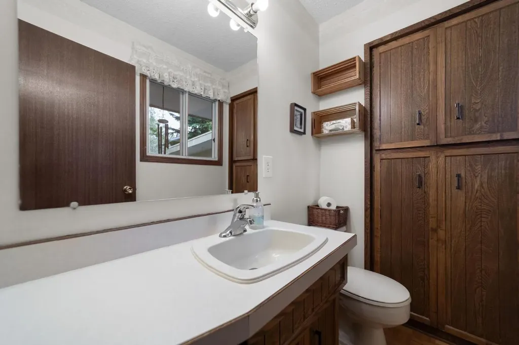 6314 43a Avenue Close Camrose AB T4V3N3