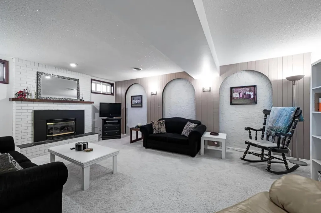 6314 43a Avenue Close Camrose AB T4V3N3
