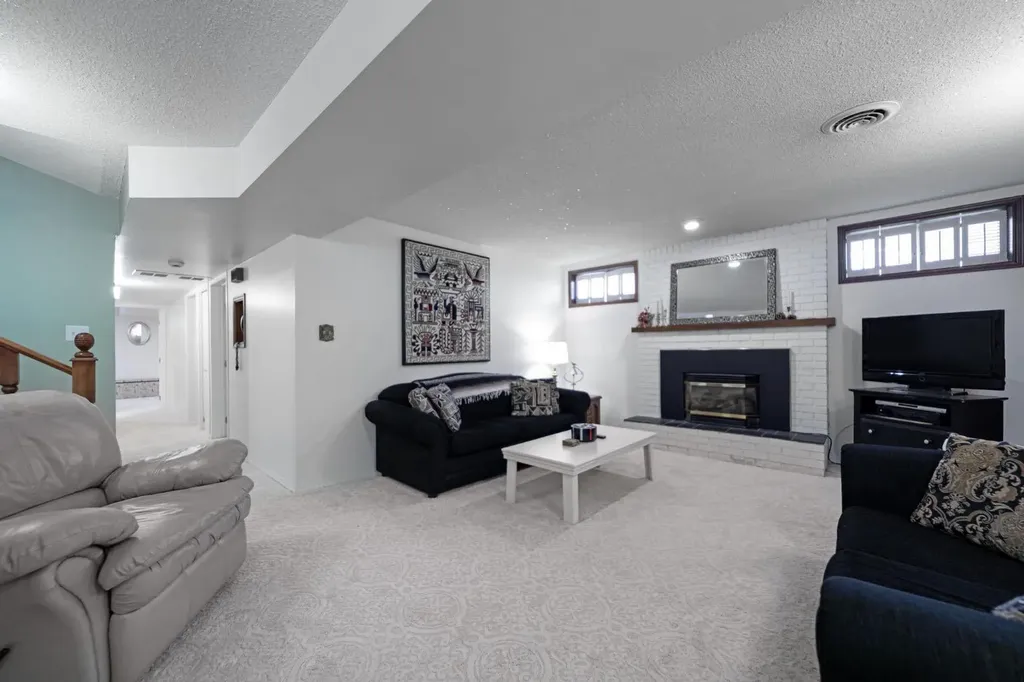 6314 43a Avenue Close Camrose AB T4V3N3
