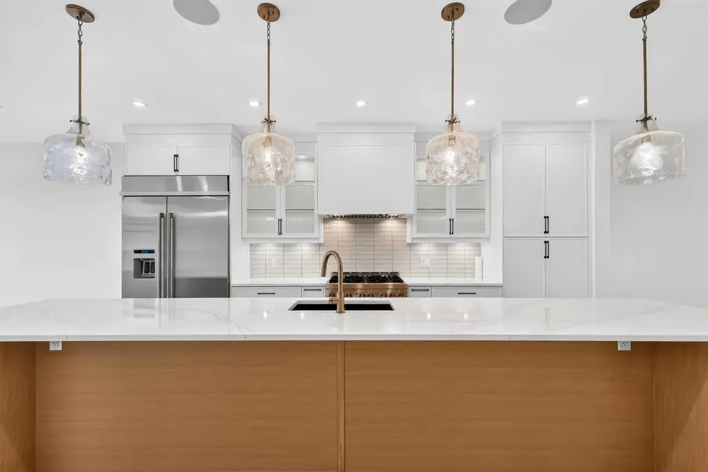 1746 49 Avenue SW Calgary AB T2T 2T9