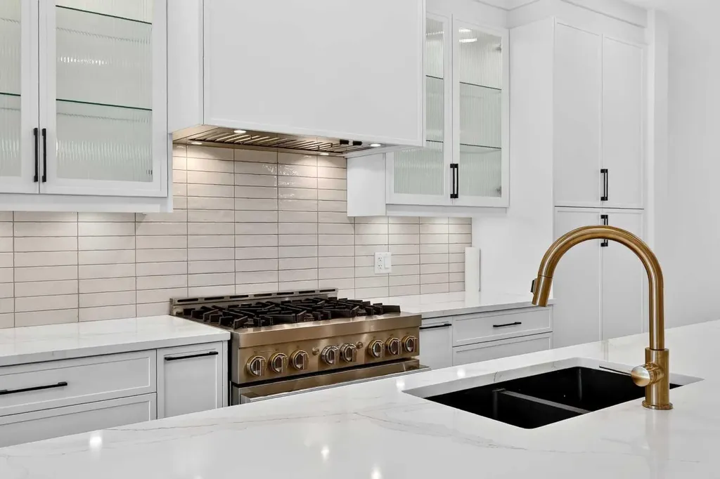 1746 49 Avenue SW Calgary AB T2T 2T9