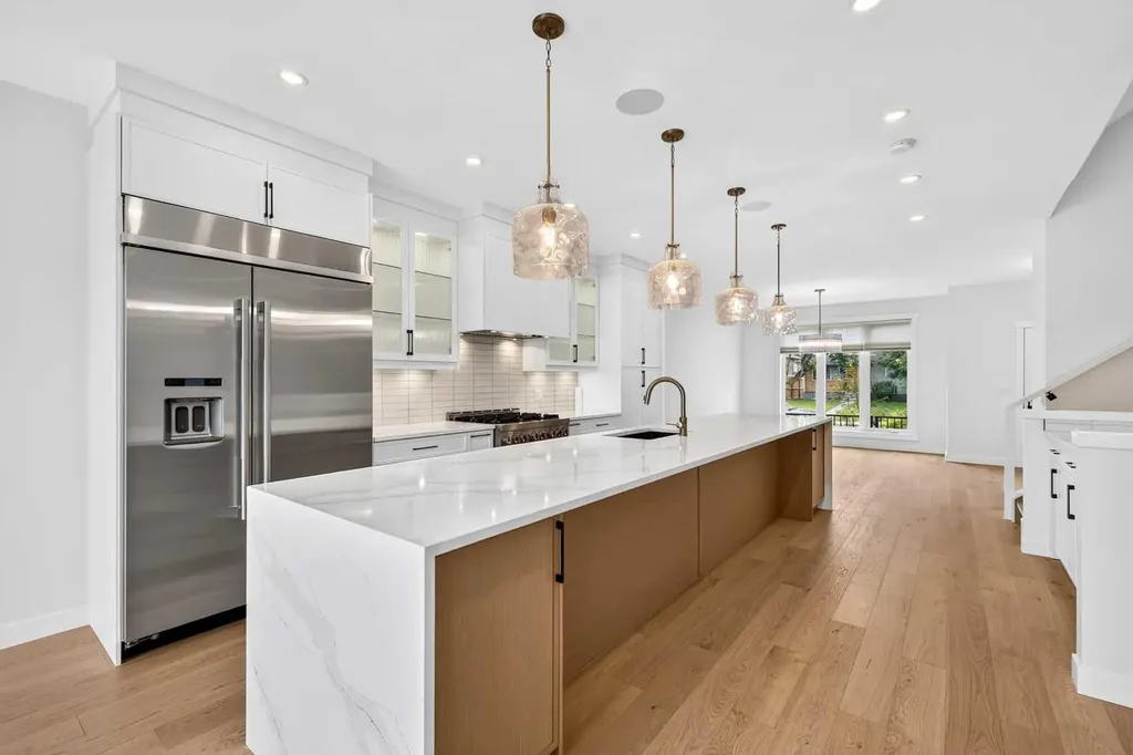 1746 49 Avenue SW Calgary AB T2T 2T9