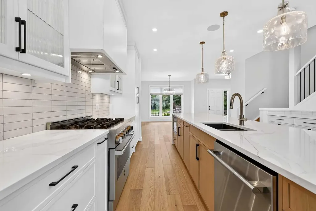 1746 49 Avenue SW Calgary AB T2T 2T9