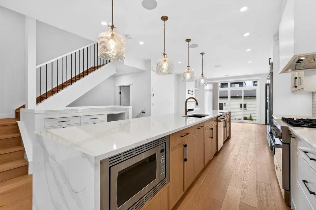 1746 49 Avenue SW Calgary AB T2T 2T9