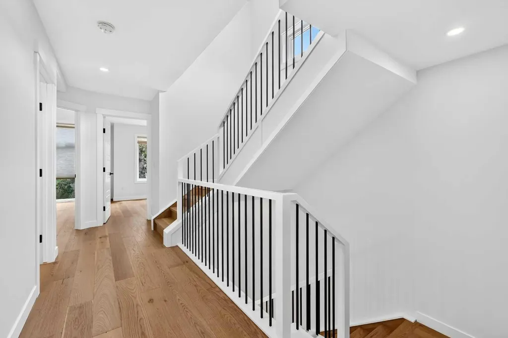 1746 49 Avenue SW Calgary AB T2T 2T9