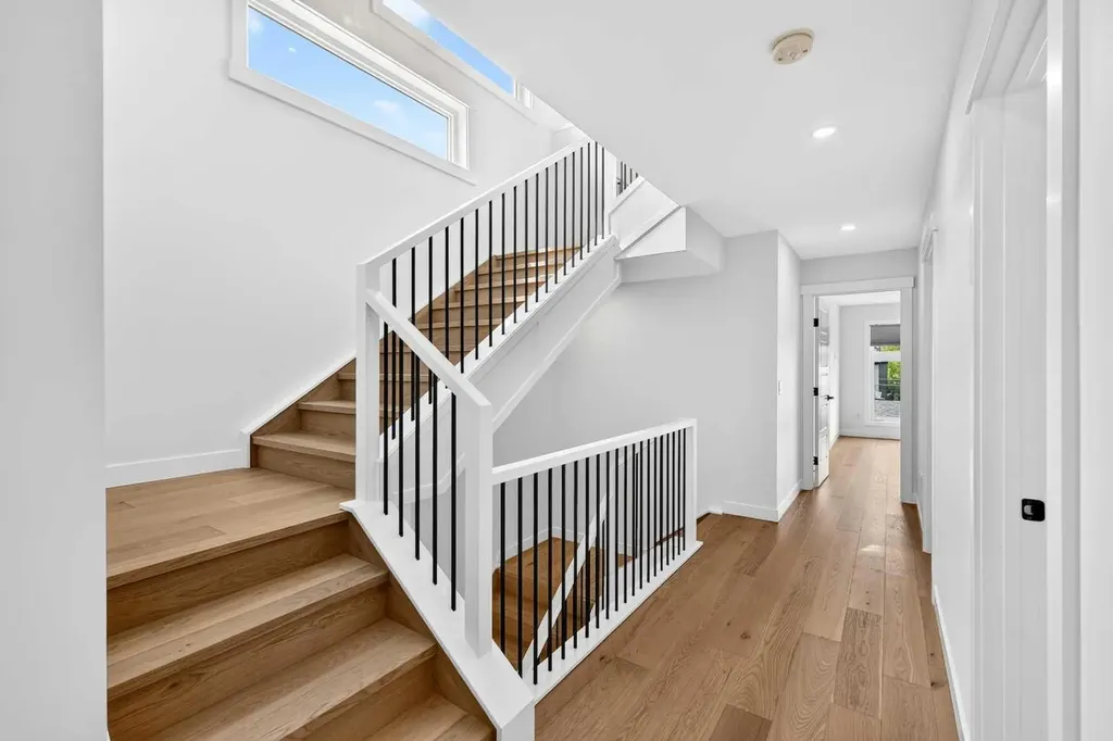 1746 49 Avenue SW Calgary AB T2T 2T9