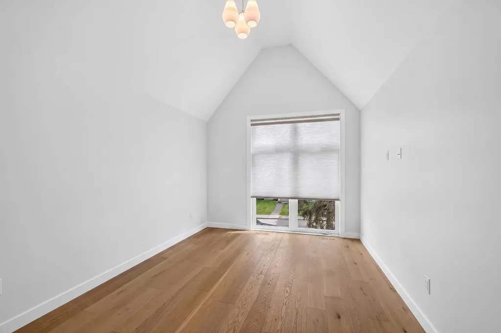 1746 49 Avenue SW Calgary AB T2T 2T9