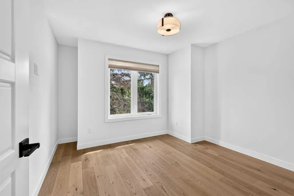 1746 49 Avenue SW Calgary AB T2T 2T9