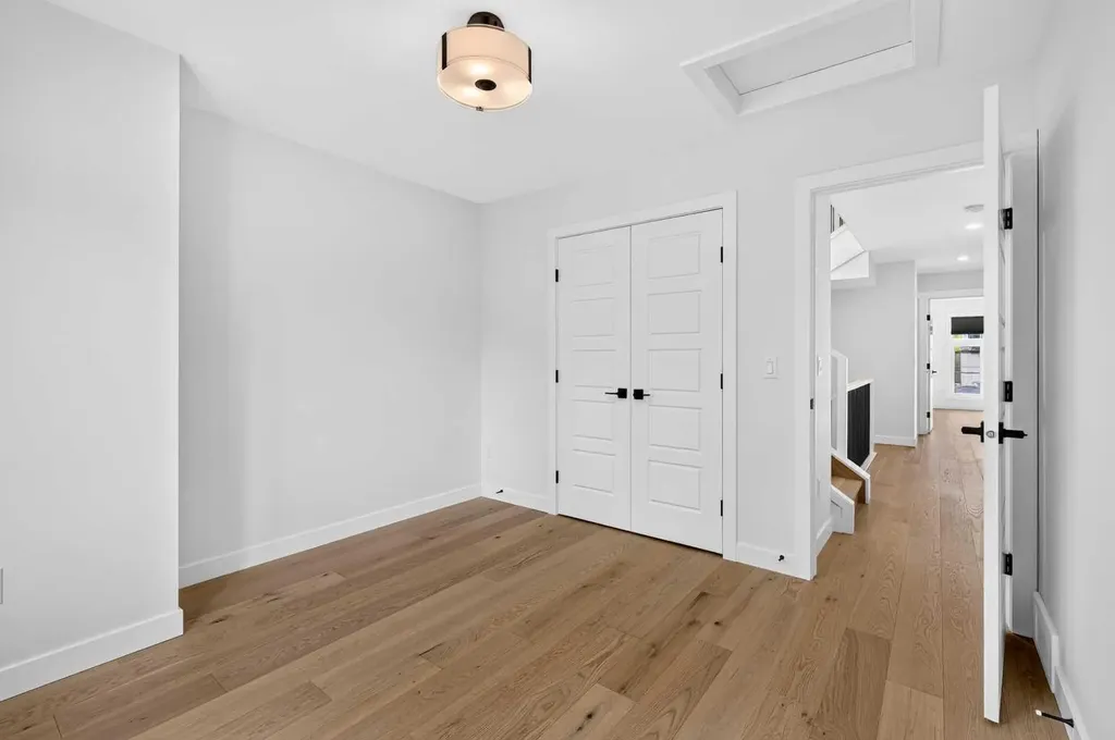 1746 49 Avenue SW Calgary AB T2T 2T9