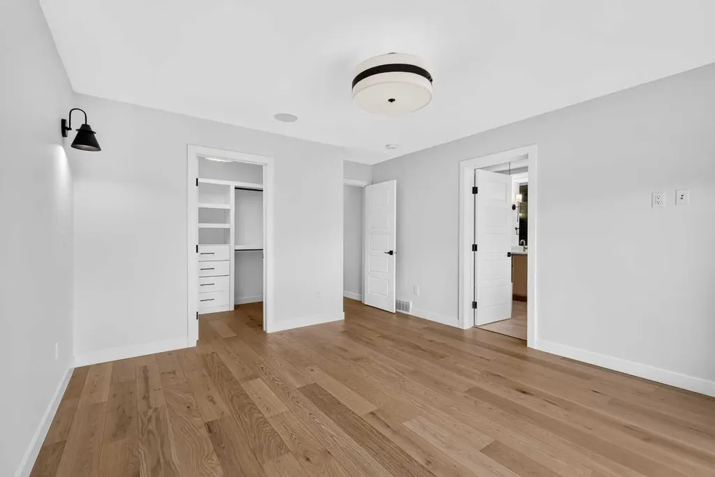 1746 49 Avenue SW Calgary AB T2T 2T9
