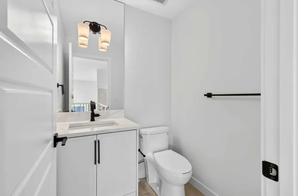 1746 49 Avenue SW Calgary AB T2T 2T9