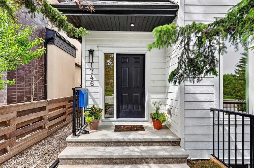1746 49 Avenue SW Calgary AB T2T 2T9