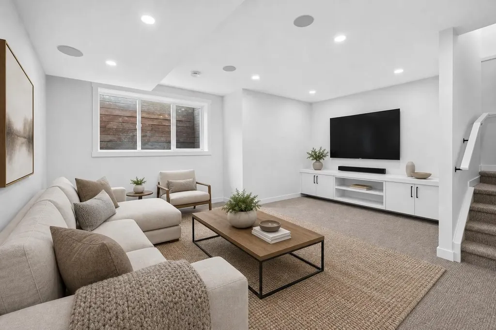 1746 49 Avenue SW Calgary AB T2T 2T9
