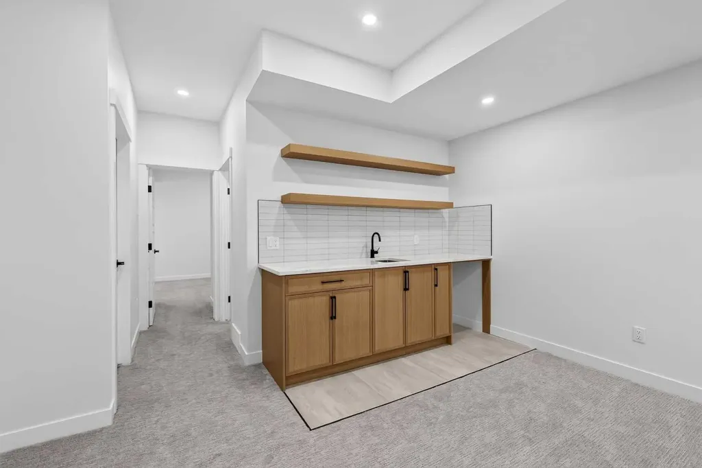 1746 49 Avenue SW Calgary AB T2T 2T9