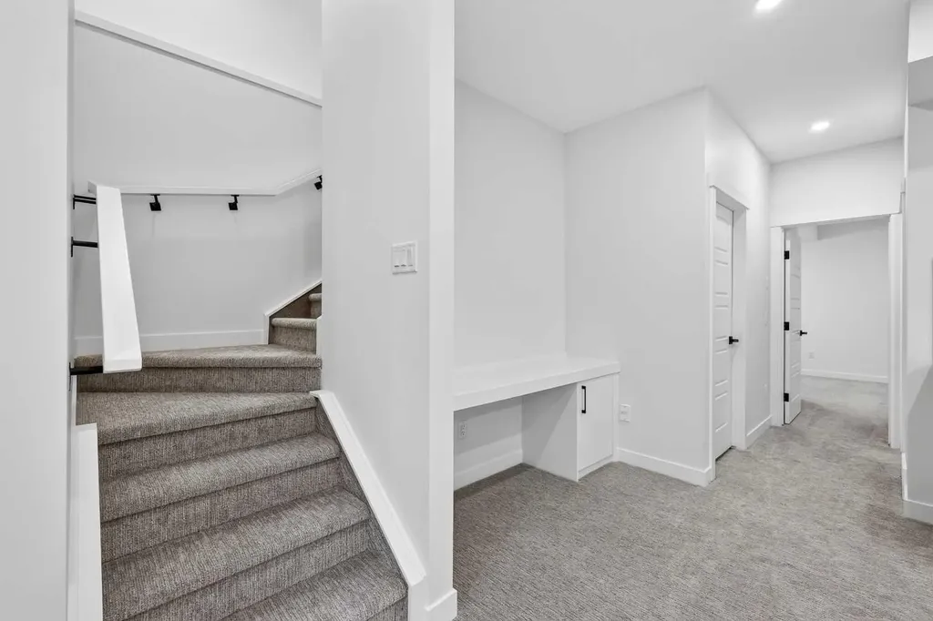 1746 49 Avenue SW Calgary AB T2T 2T9