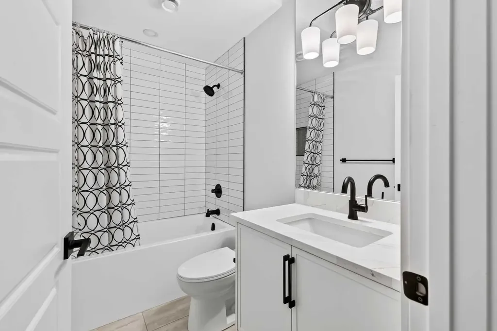 1746 49 Avenue SW Calgary AB T2T 2T9