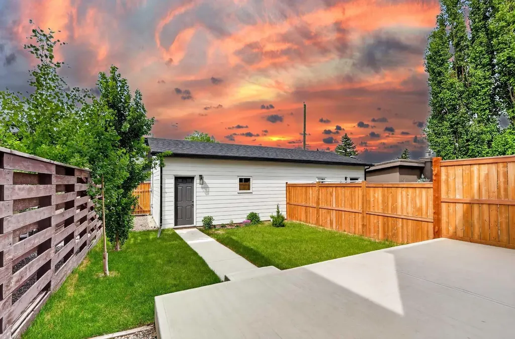 1746 49 Avenue SW Calgary AB T2T 2T9