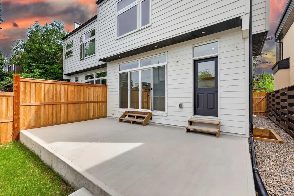 1746 49 Avenue SW Calgary AB T2T 2T9