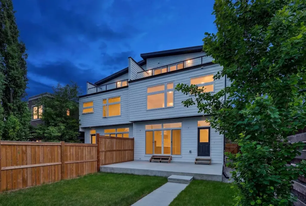 1746 49 Avenue SW Calgary AB T2T 2T9