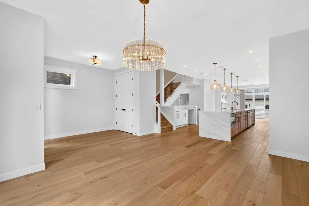 1746 49 Avenue SW Calgary AB T2T 2T9
