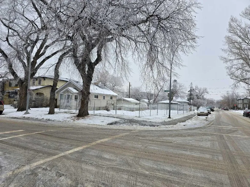 236 11 Avenue NE Calgary AB T2E0V8
