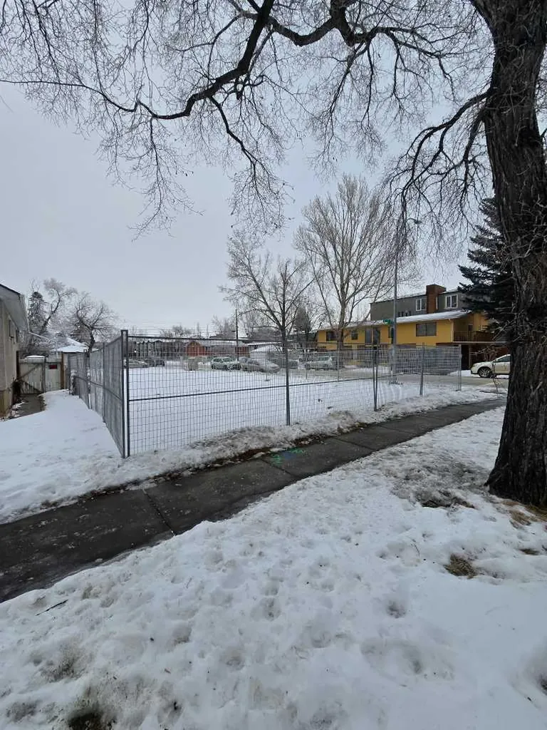 236 11 Avenue NE Calgary AB T2E0V8