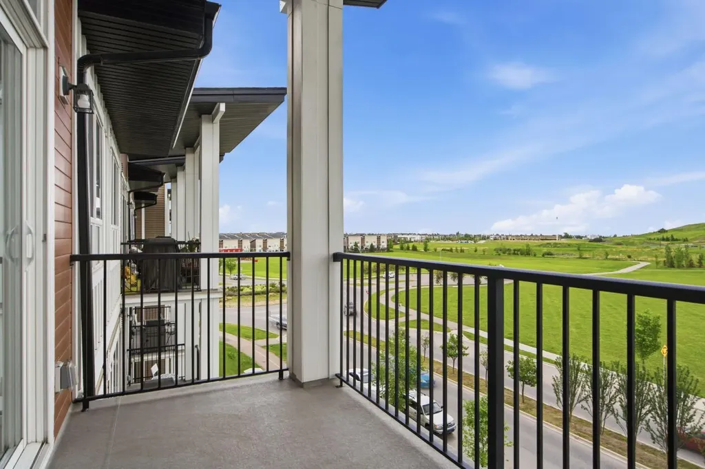 10 Walgrove Walk SE Calgary AB T2X 4E3