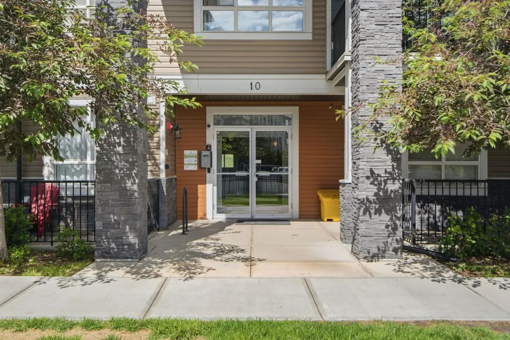 10 Walgrove Walk SE Calgary AB T2X 4E3