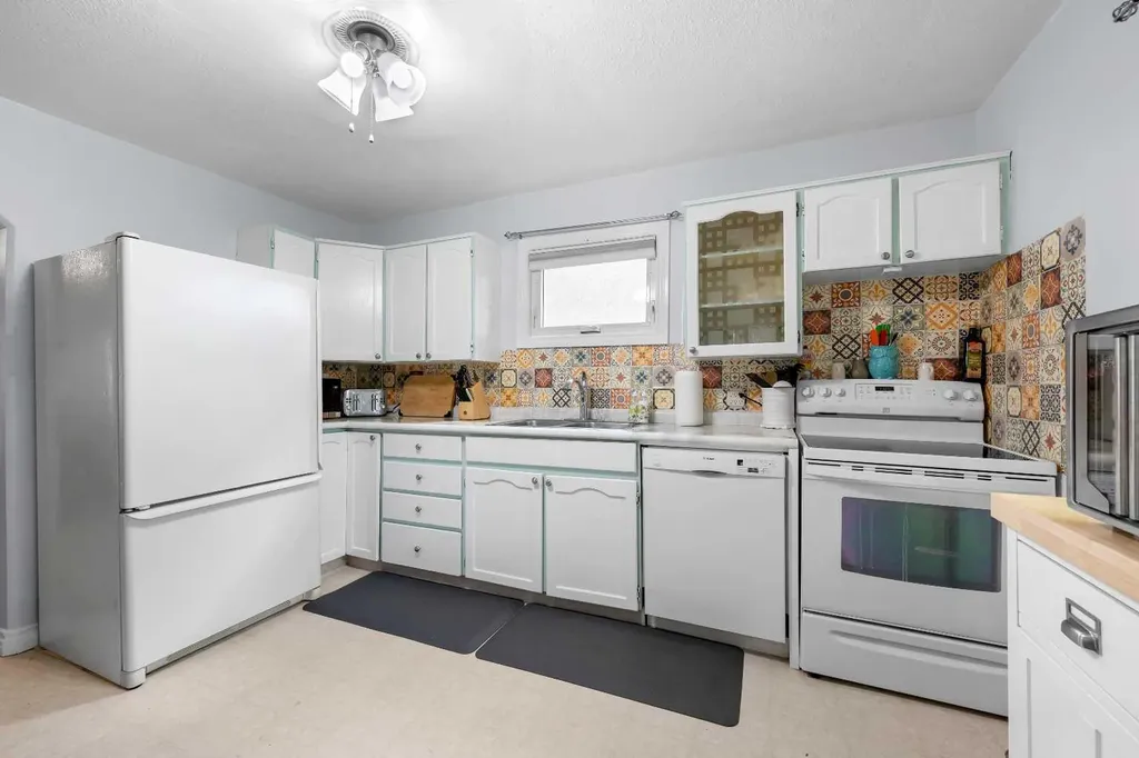 4811 40 Street Lloydminster SK S9V 0C3