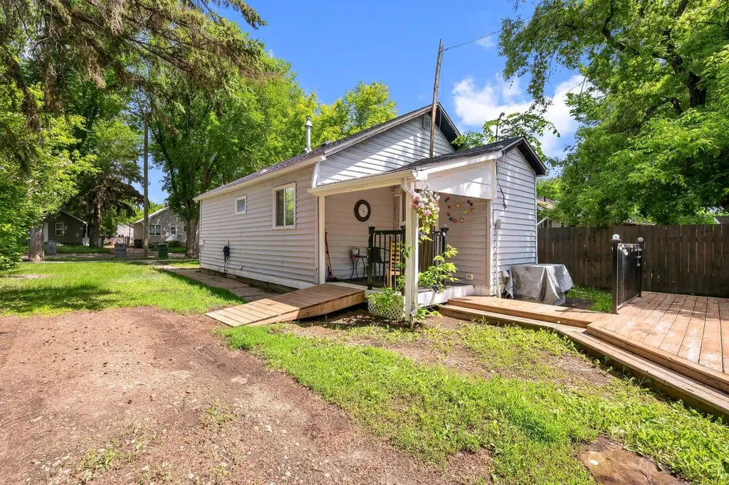 4811 40 Street Lloydminster SK S9V 0C3