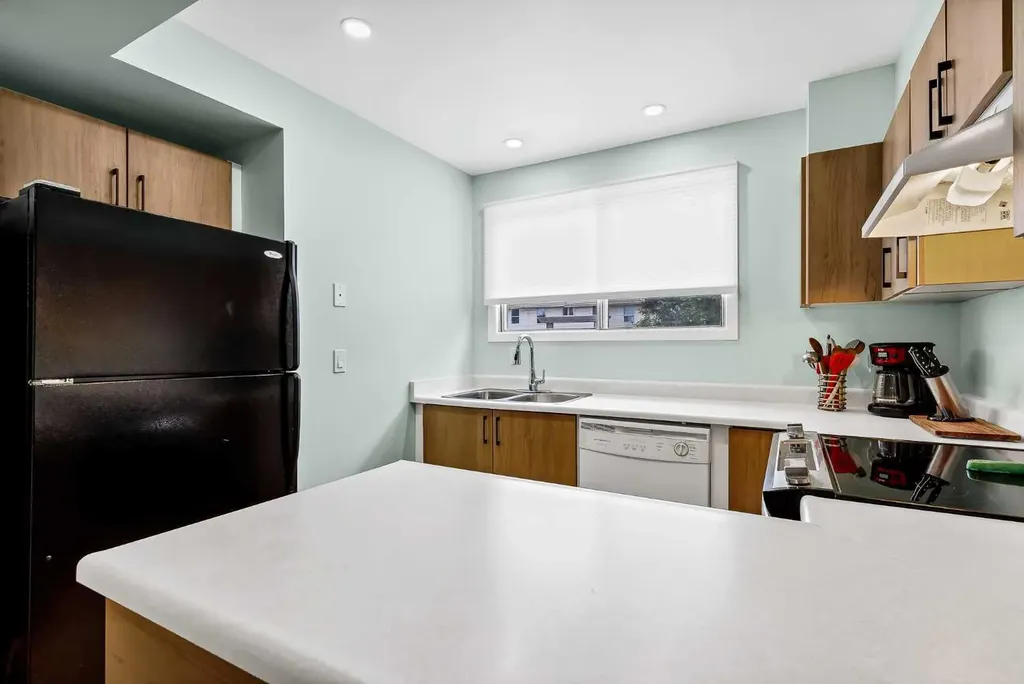 2187 Woodview Drive SW Calgary AB T2W 3N8