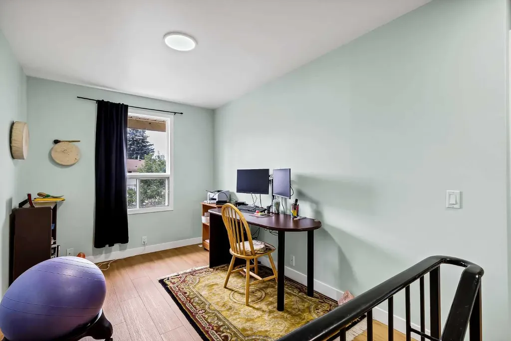2187 Woodview Drive SW Calgary AB T2W 3N8