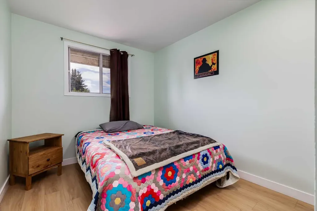 2187 Woodview Drive SW Calgary AB T2W 3N8
