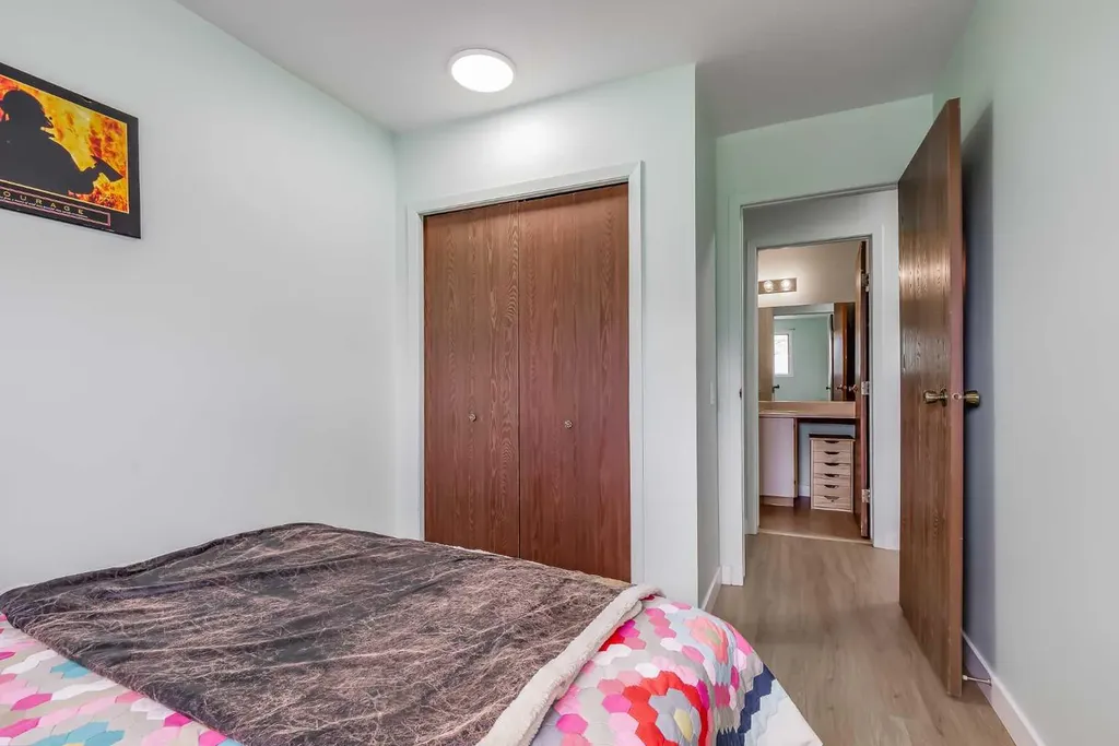 2187 Woodview Drive SW Calgary AB T2W 3N8