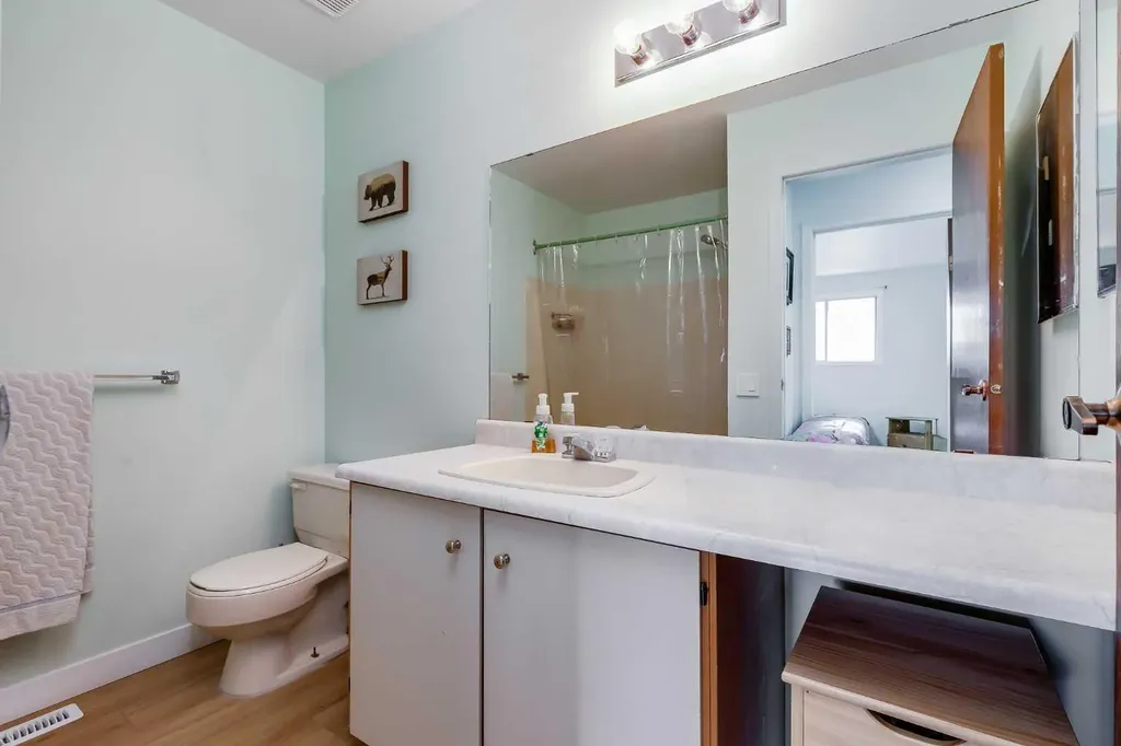 2187 Woodview Drive SW Calgary AB T2W 3N8