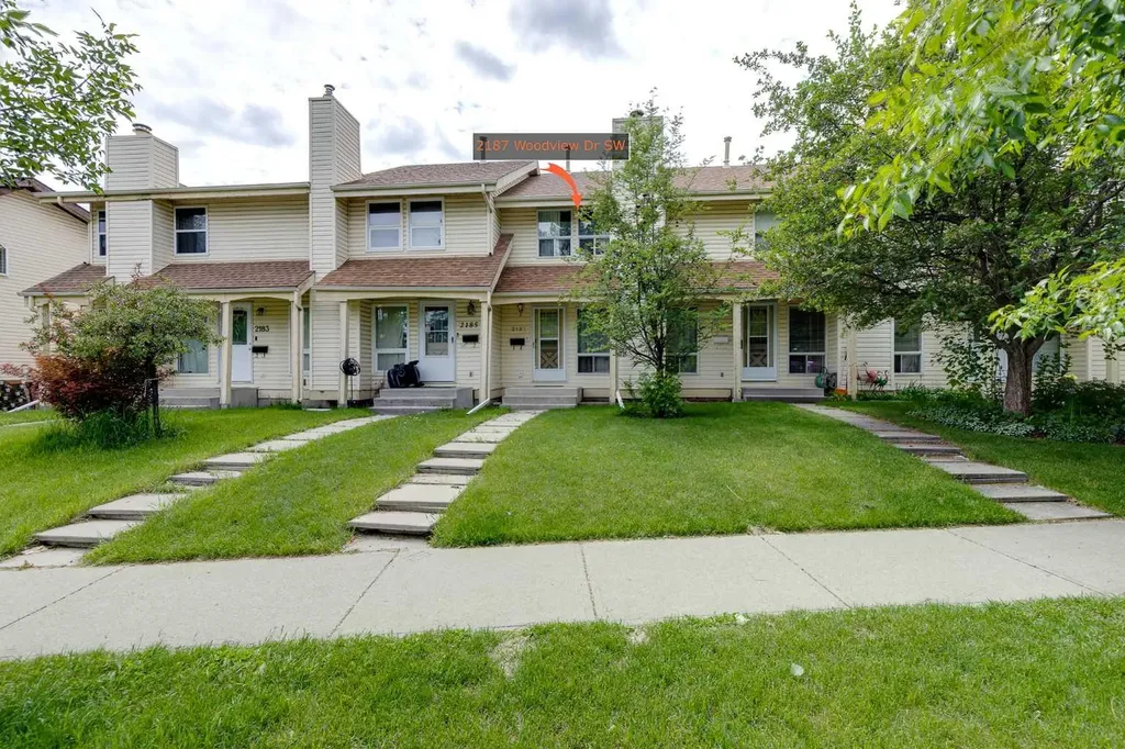 2187 Woodview Drive SW Calgary AB T2W 3N8