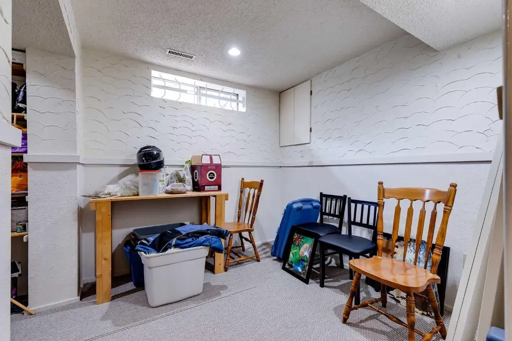 2187 Woodview Drive SW Calgary AB T2W 3N8