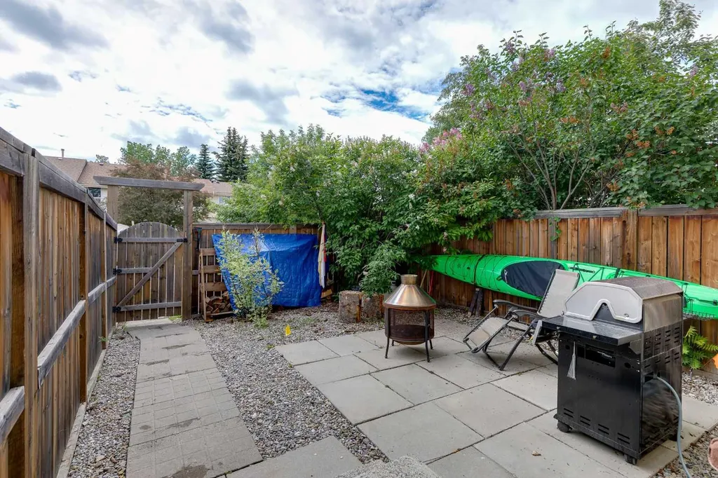2187 Woodview Drive SW Calgary AB T2W 3N8