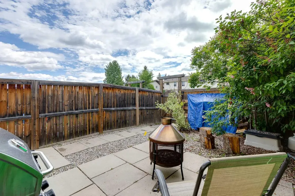 2187 Woodview Drive SW Calgary AB T2W 3N8