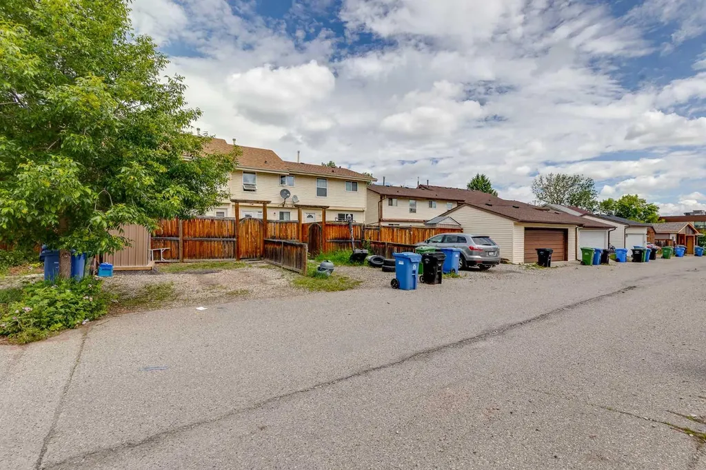 2187 Woodview Drive SW Calgary AB T2W 3N8
